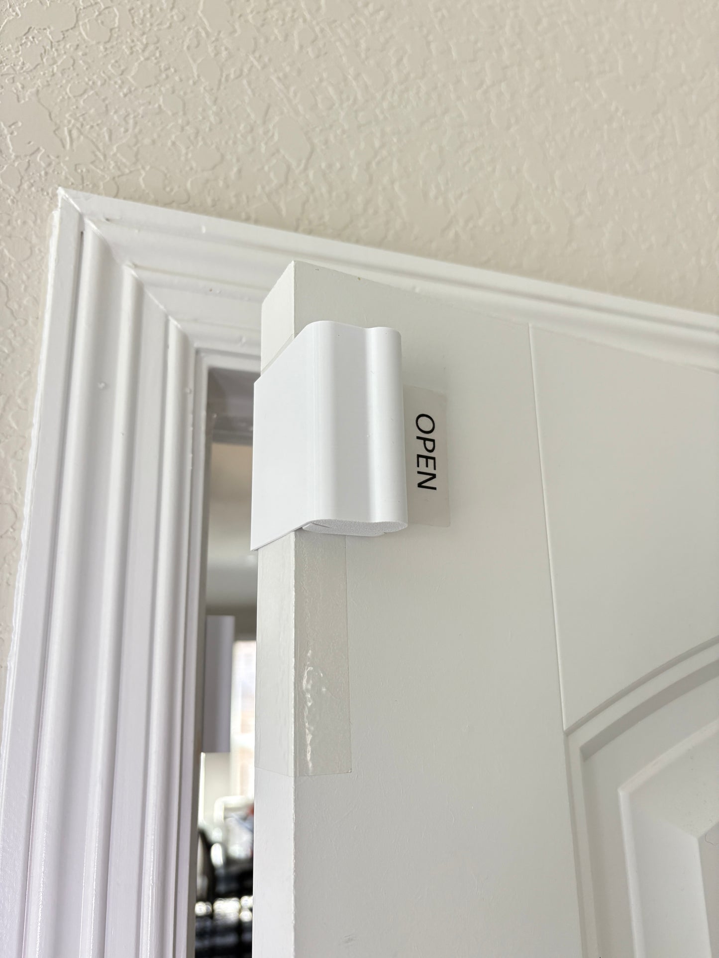 Door Nanny, Child & Pet, Non-Damaging Vertical Door Edge, Door Retention Latch